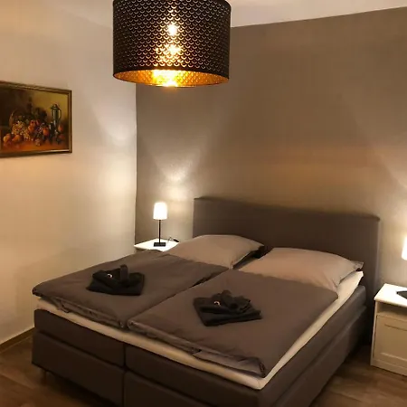 Am Schlosspfad No. 2