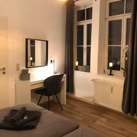 Am Schlosspfad No. 2