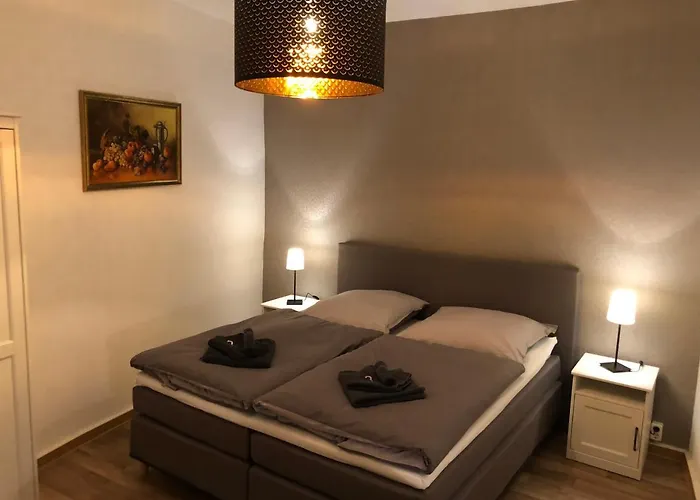 Am Schlosspfad No. 2