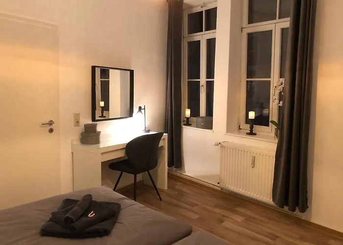 Am Schlosspfad No. 2